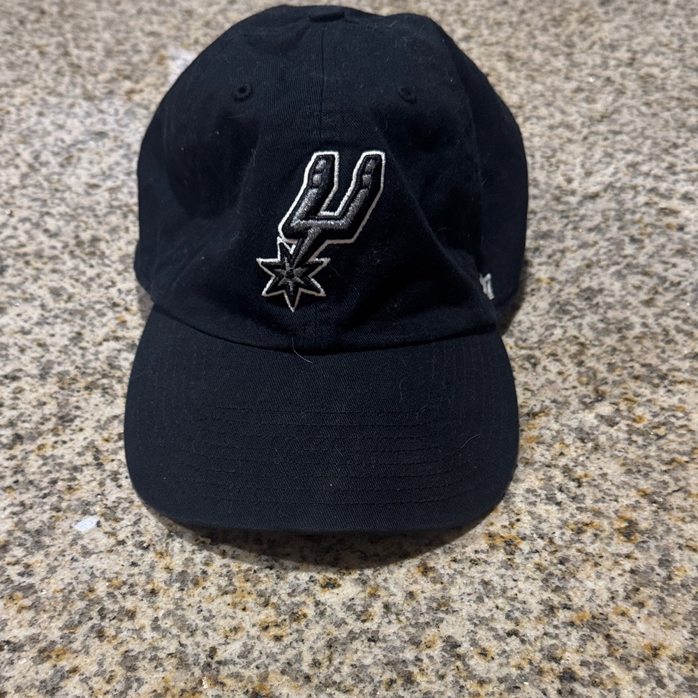 Black hat with Embroidered Spurs Logo